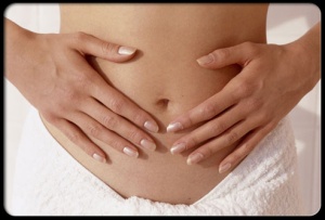 understanding-ibs-s2-woman-touching-stomach